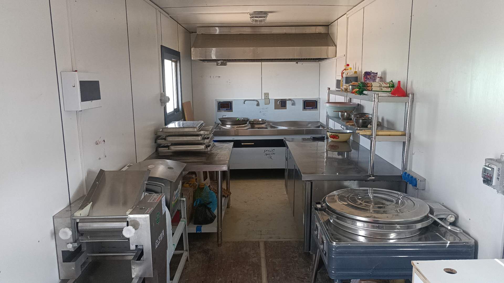 跨越萬里的油潑面：陜西煤層氣鉆井分公司海外食堂暖心開灶.jpg
